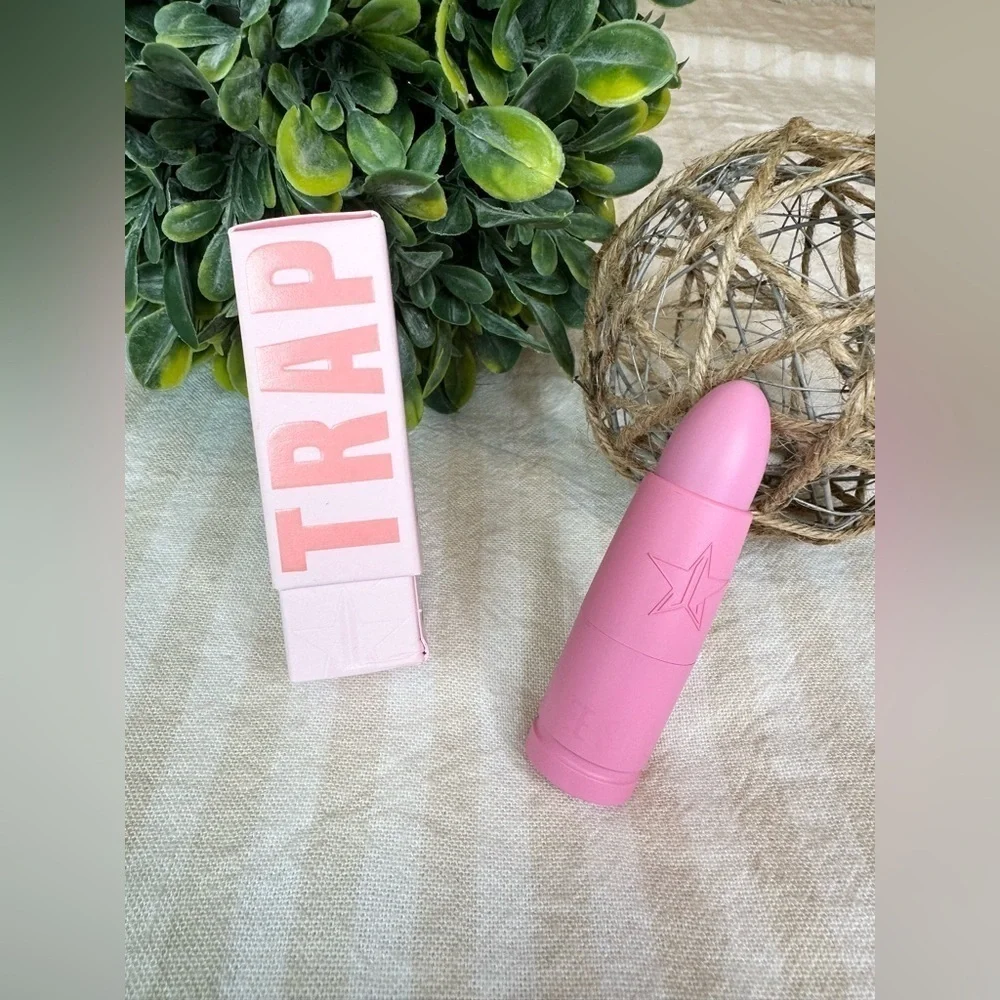 Jeffree Star Velvet Trap Matte Lipstick in Red Affair
